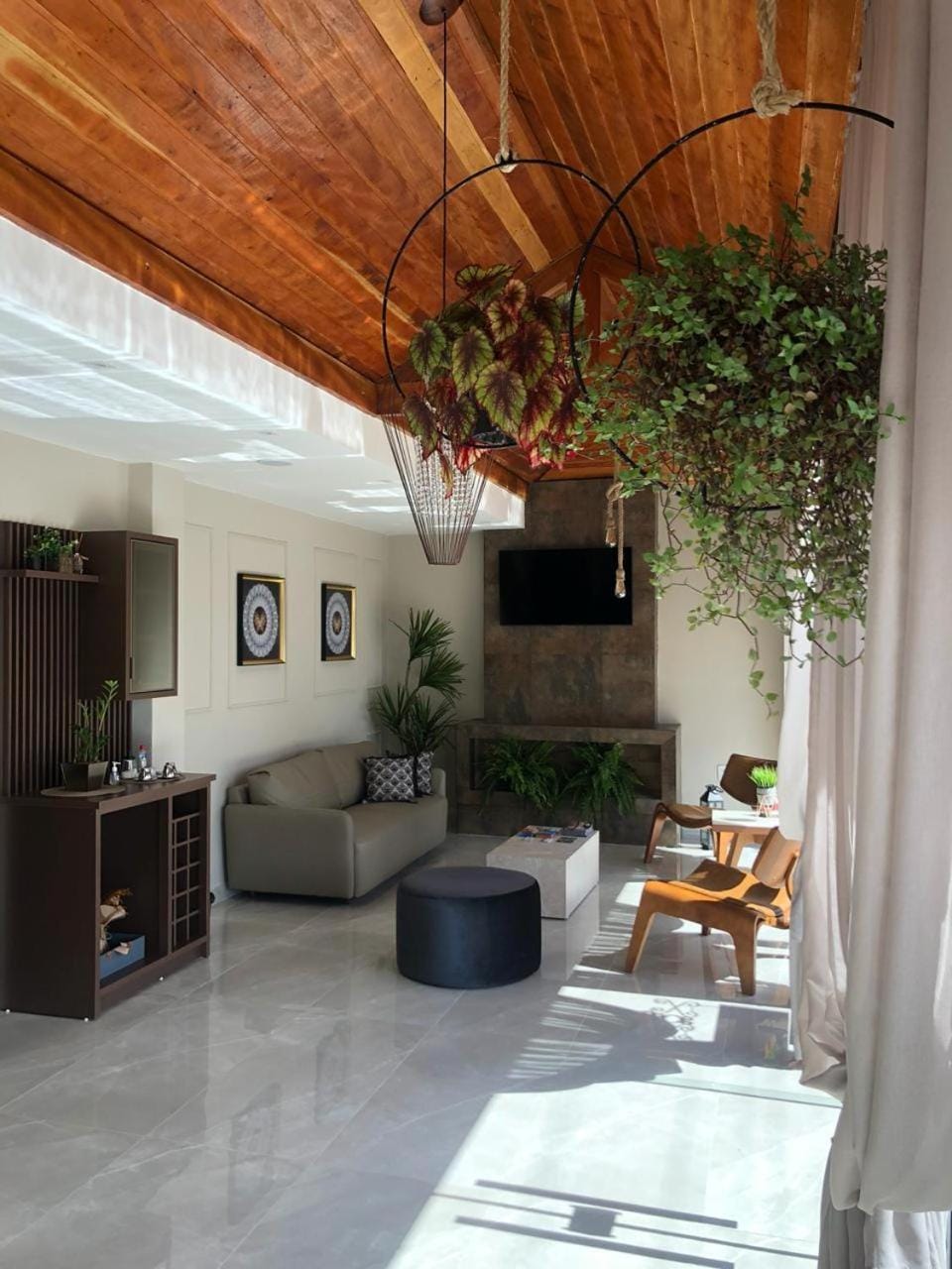 Shared lounge/TV area
