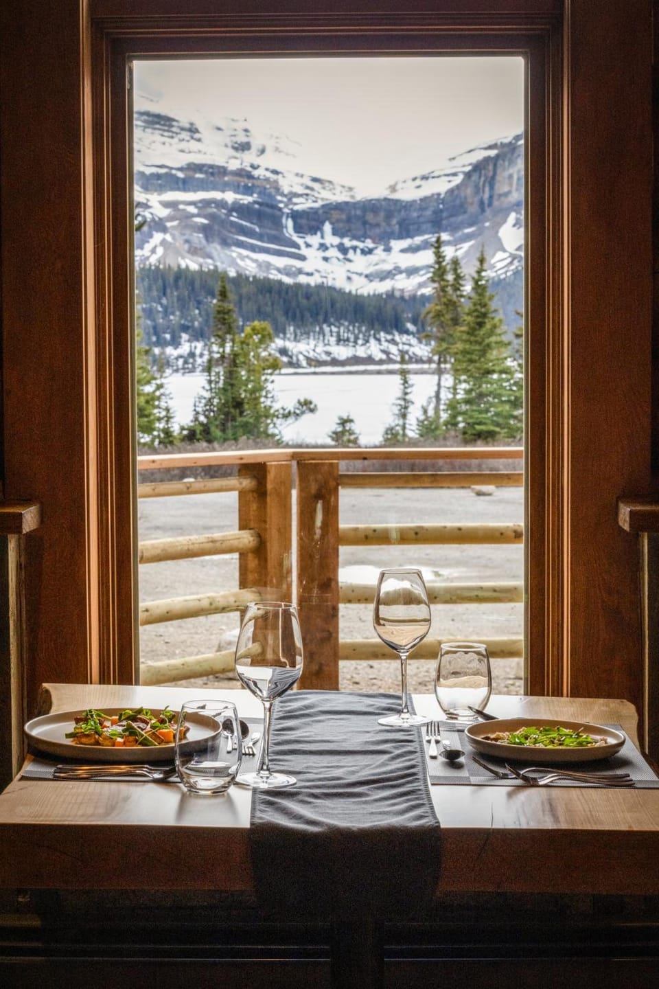 The Lodge at Bow Lake Hotel in Columbia-Shuswap A