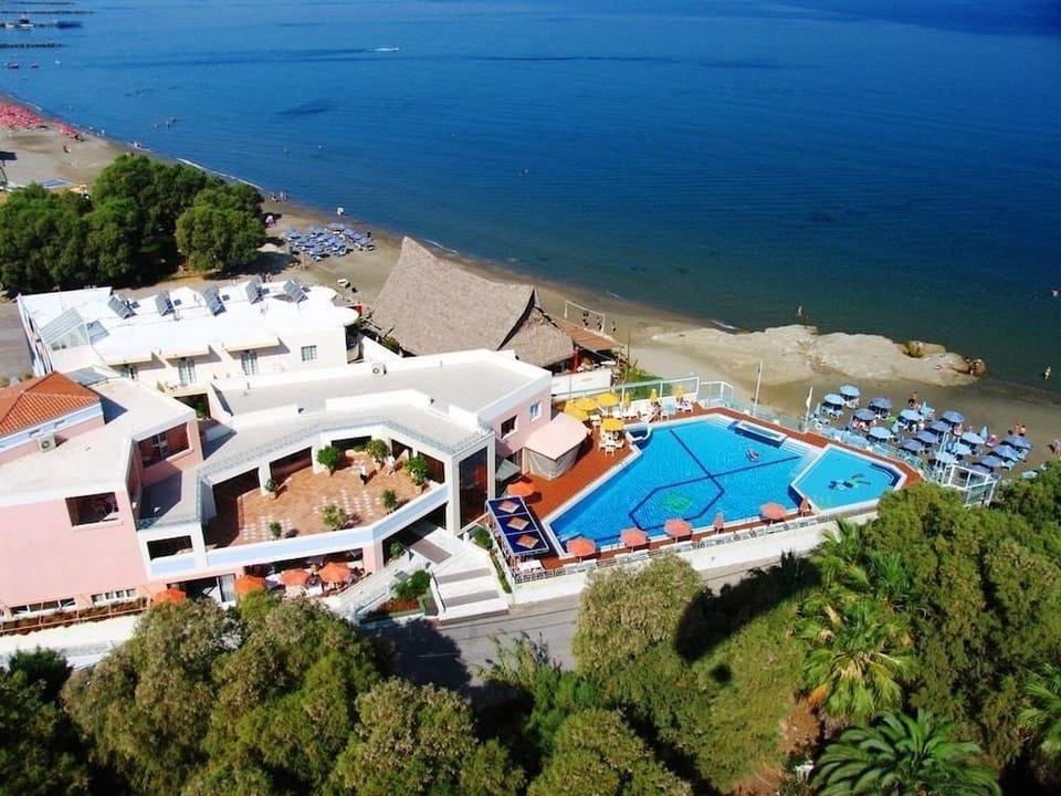 Chrispy Beach Resort Hotel in Agia Marina