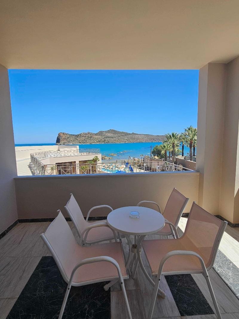 Chrispy Beach Resort Hotel in Agia Marina