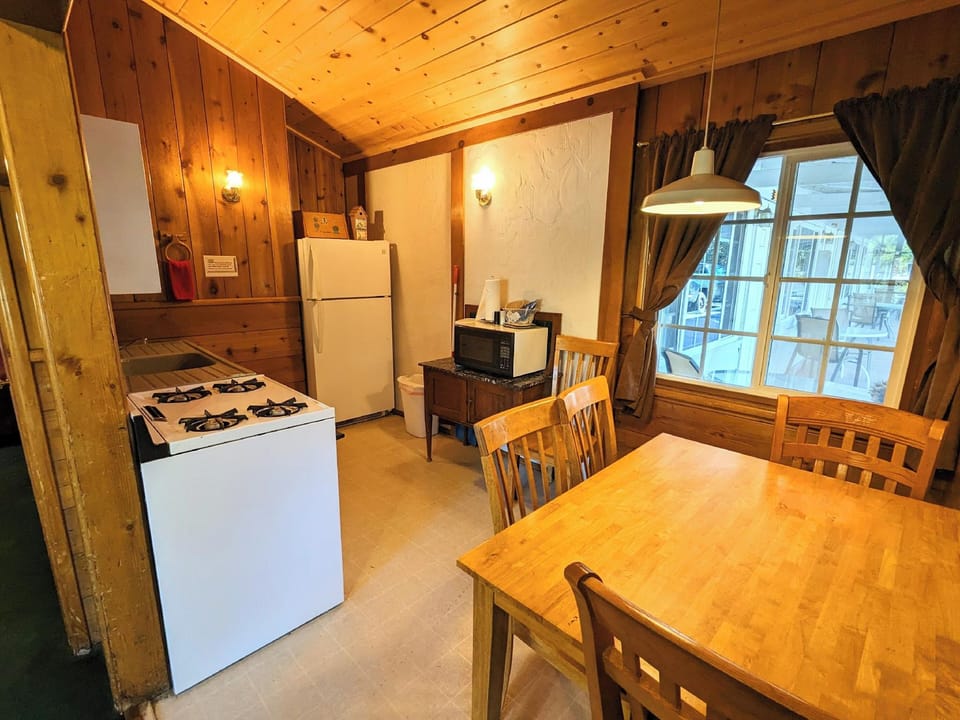 Bluebird Cottage Inn Hotel in Idyllwild-Pine Cove