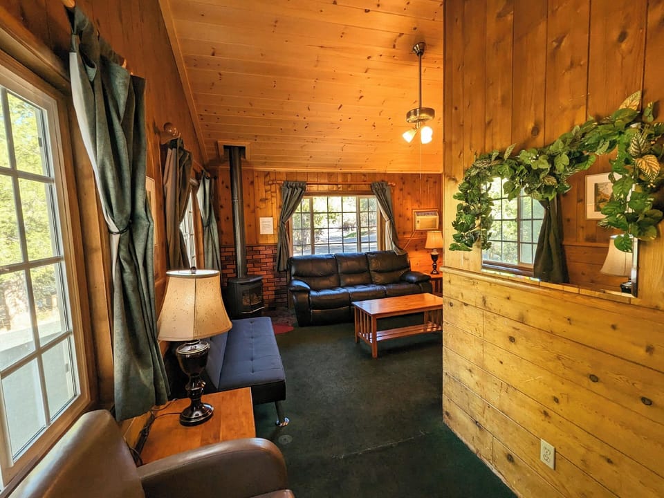 Bluebird Cottage Inn Hotel in Idyllwild-Pine Cove