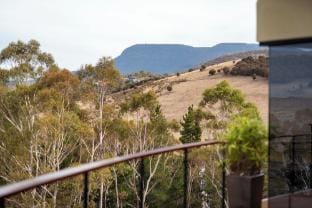 Tree Top Views - 4 Bedroom House Hotel in Glenorchy