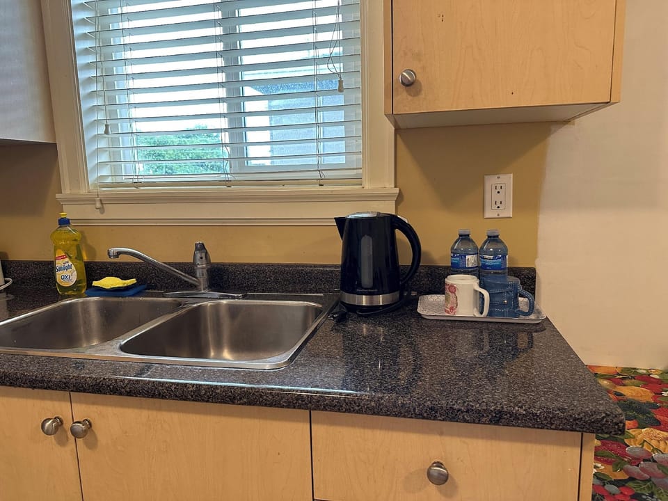 Vancouver Metrotown Modern Guest House Hotel in Burnaby