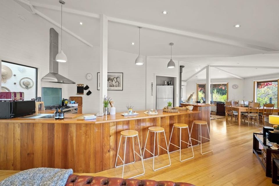 Blissful Birchs Bay Hotel in Tasmania