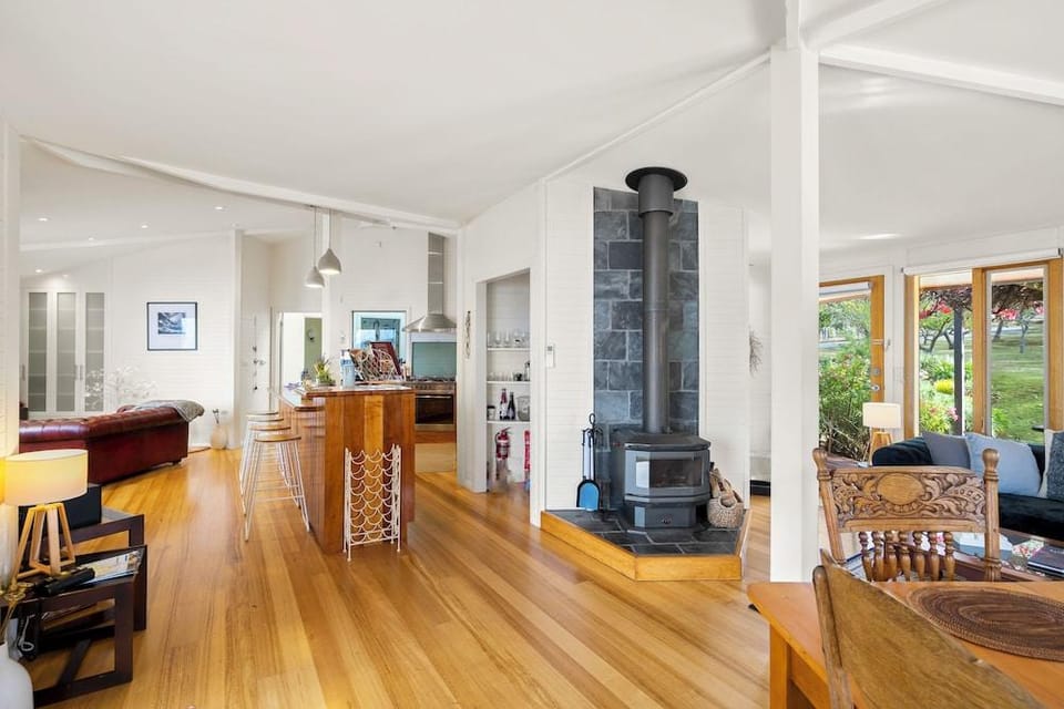 Blissful Birchs Bay Hotel in Tasmania