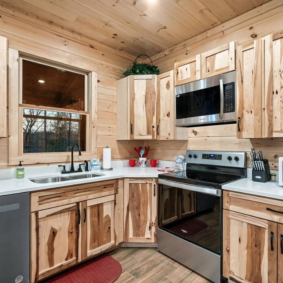 Sunrise Ridge 3br 3b Home w Fireplace Gameroom Hotel in Pigeon Forge
