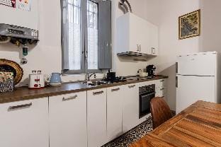 Moderno Loft nel Cortile di un Casale Storico Hotel in Milan