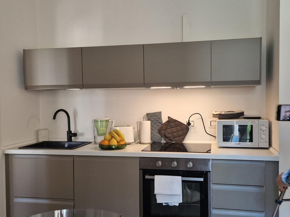Moderno Bilocale con Terrazzo e Parcheggio Hotel in Florence