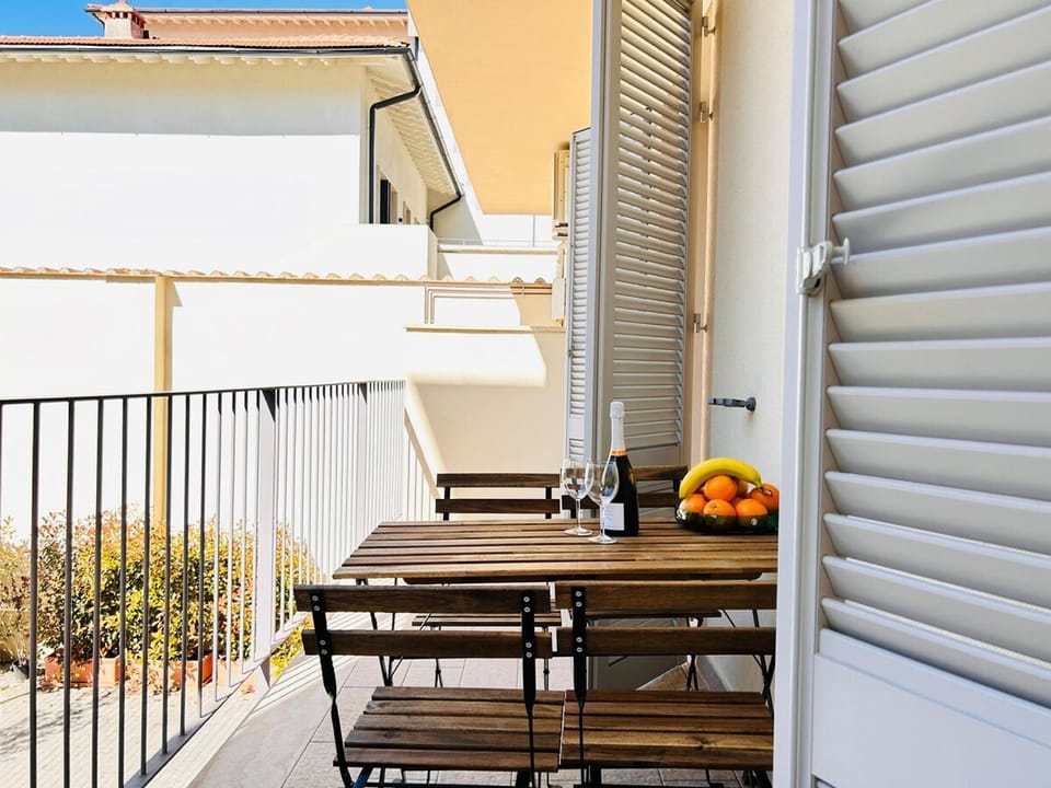 Moderno Bilocale con Terrazzo e Parcheggio Hotel in Florence