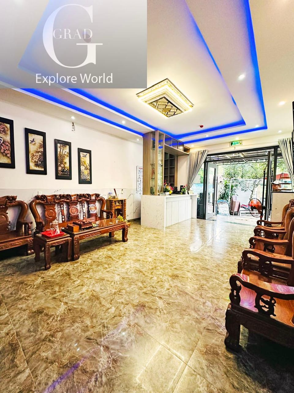 Shared lounge/TV area