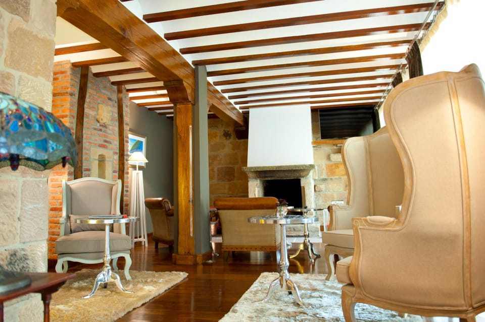 Shared lounge/TV area