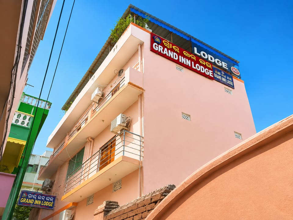 Goroomgo Grand Inn lodge Grand Raod Puri Hotel in Puri