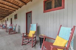 Furry Lodge and Suites Hotel in Waynesville