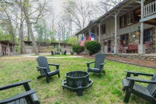 Furry Lodge and Suites Hotel in Waynesville