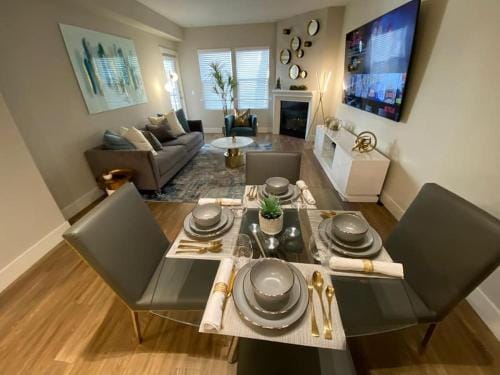 Lux One Bedroom Condo with Garden View Hotel in Westwood