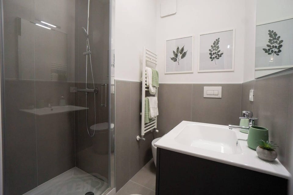 Charming and Modern Three-bedroom Apartment in the Heart of the City of Asti Hotel in Asti