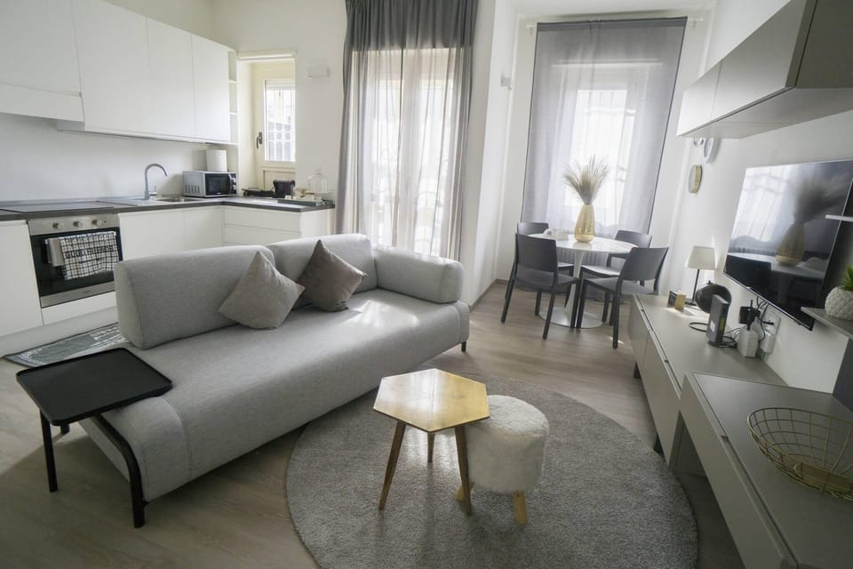 Charming and Modern Three-bedroom Apartment in the Heart of the City of Asti Hotel in Asti