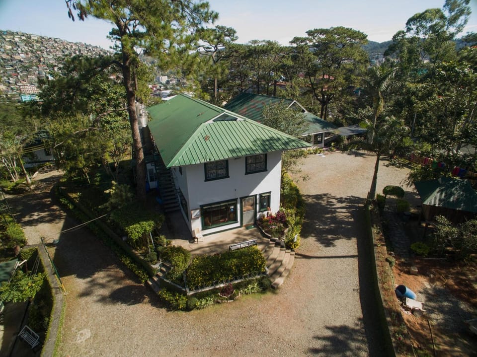 Pine Breeze Cottages Hotel in Baguio