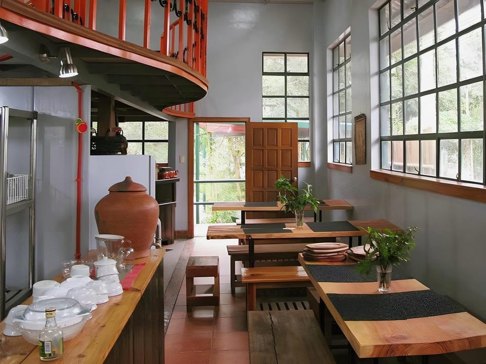 Pine Breeze Cottages Hotel in Baguio