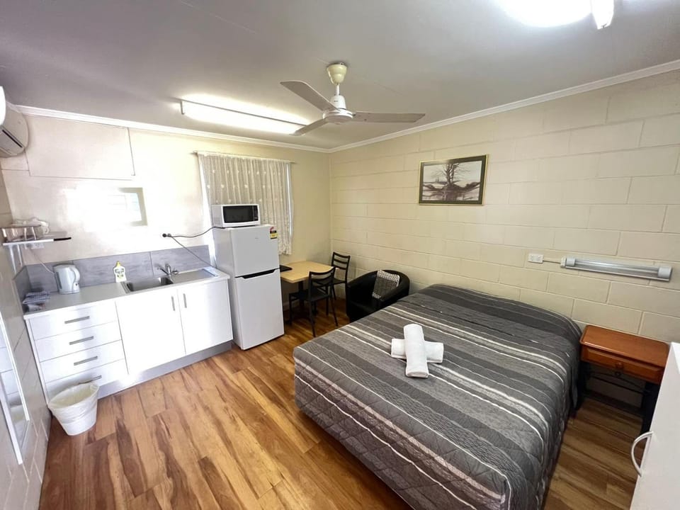 Plantation Park Motor Inn Inn in Ayr