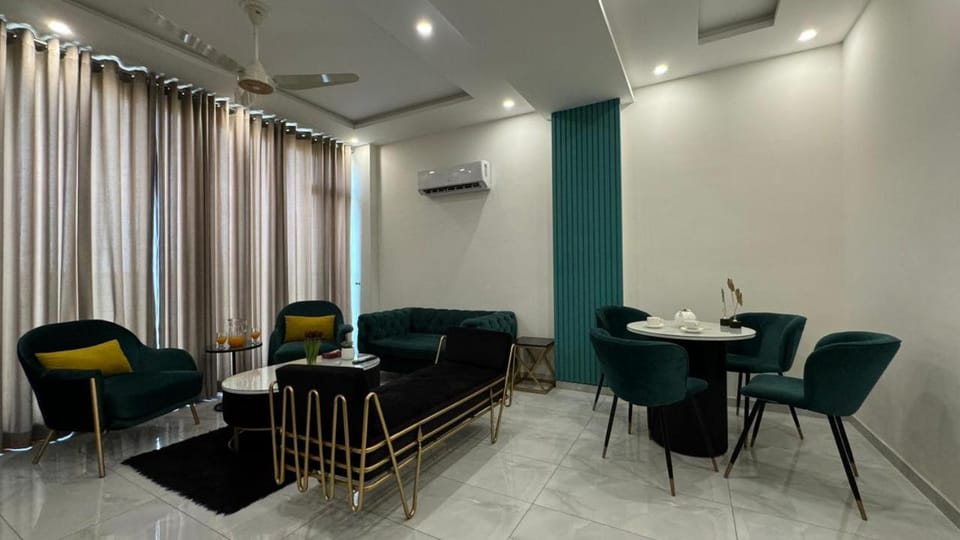 Peak Tower Hotel in Lahore