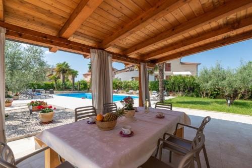 Villa Hope - Apartments with Shared Pool Hotel in Poreč