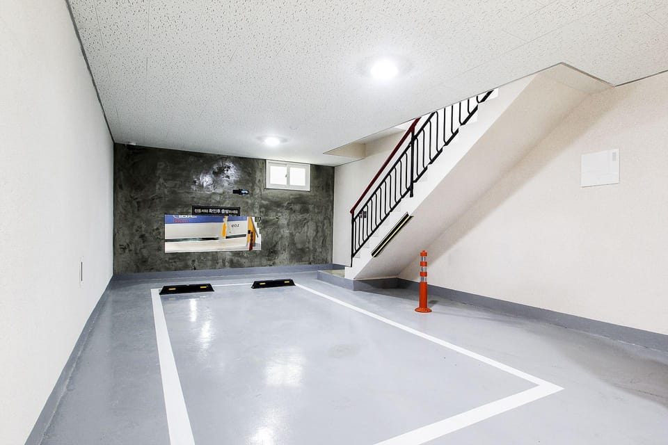 Uljin Star Unmanned Car Hotel in South Korea
