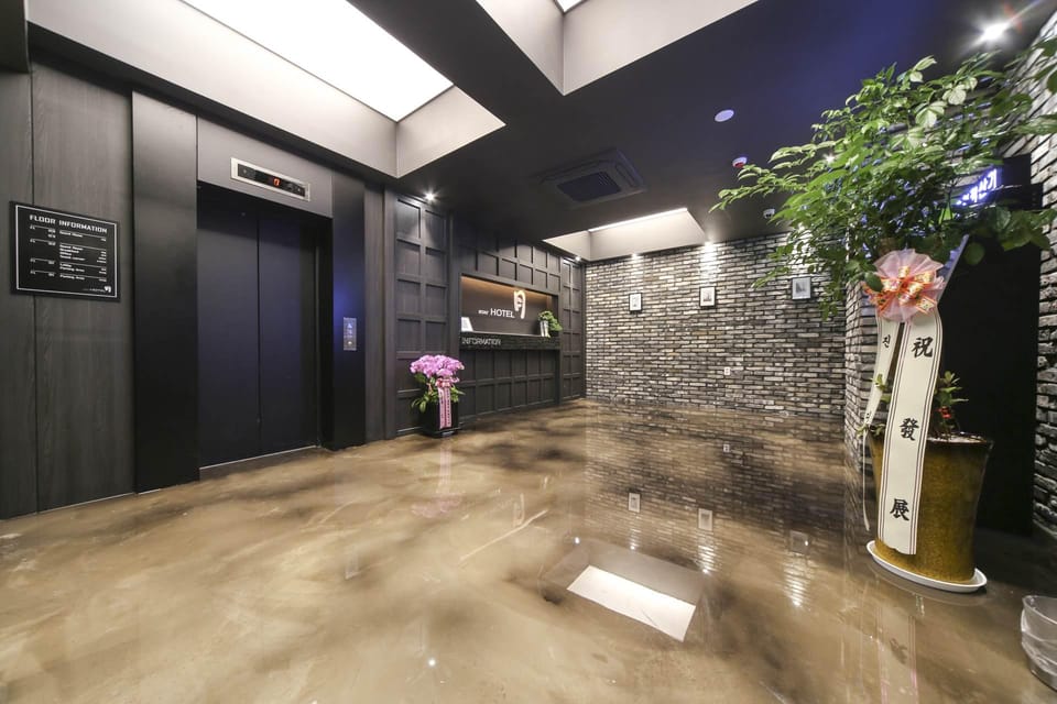 Yeongtong Hotel Wall Hotel in Gyeonggi-do