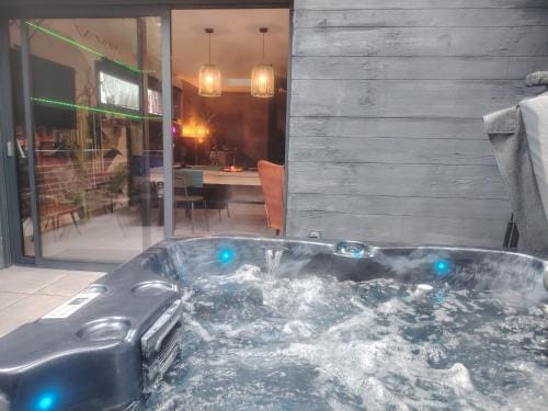 Station des Plaisirs LOVEROOM Hotel in Hauts-de-France