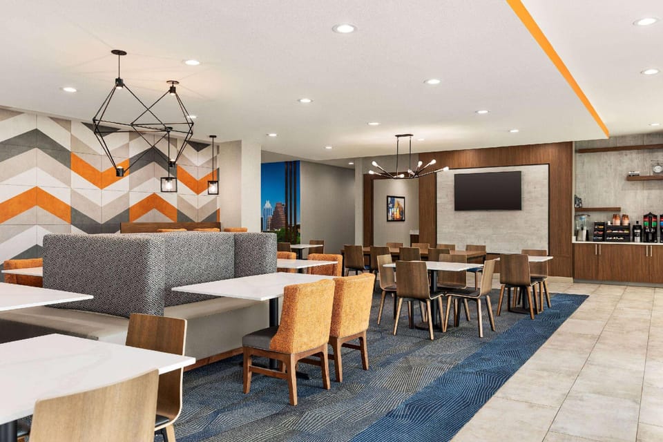 La Quinta Inn & Suites by Wyndham Austin South Hotel in South Congress