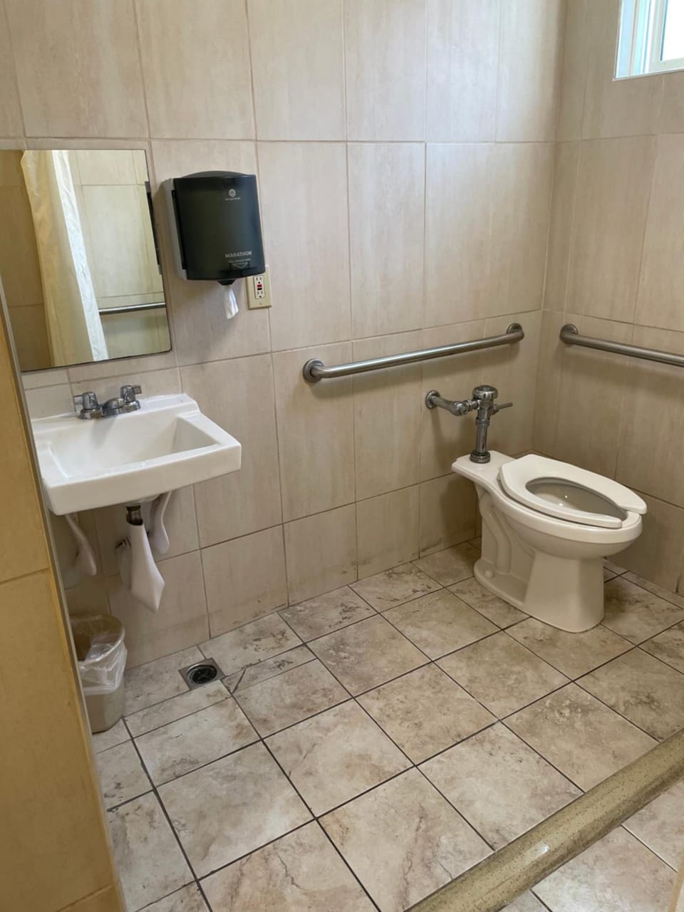 Randolph Hotel Hostel in Huntington Park