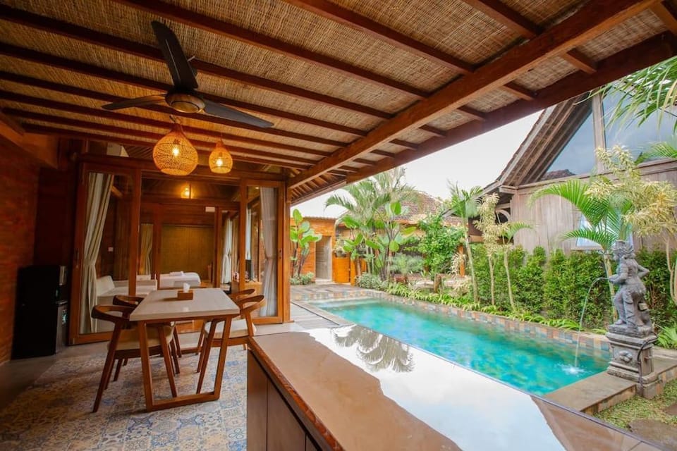Swara Tenang Wooden Lodge Hotel in Kerambitan