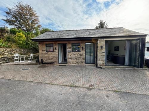 Millstone Stables Cottage Hotel in High Peak District