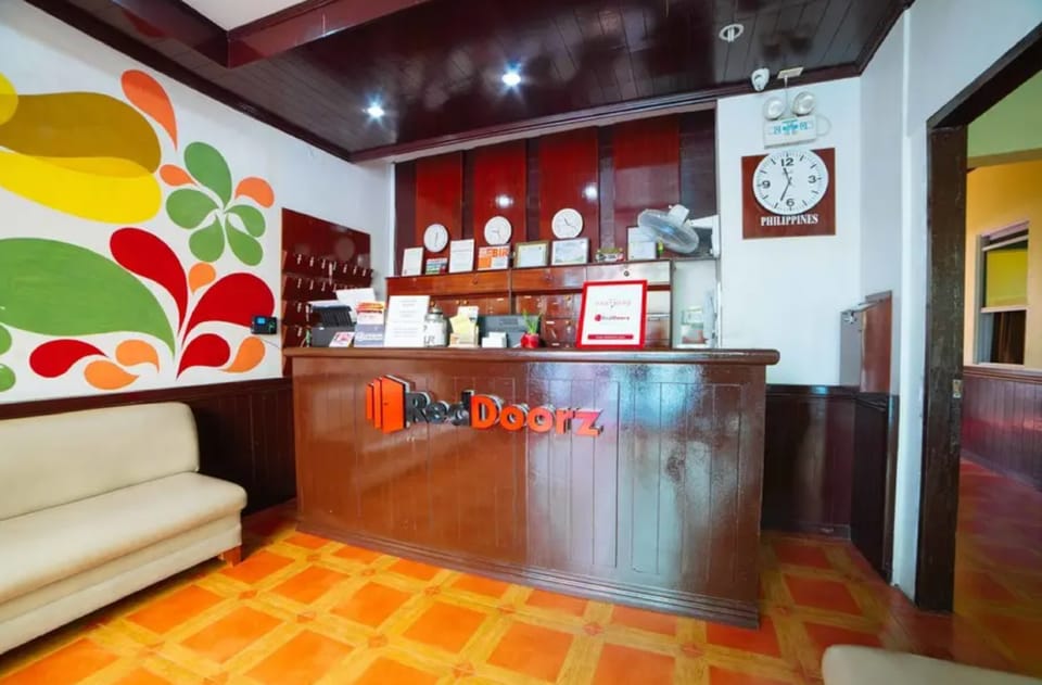 RedDoorz near Walking Street Angeles City Hotel in Angeles