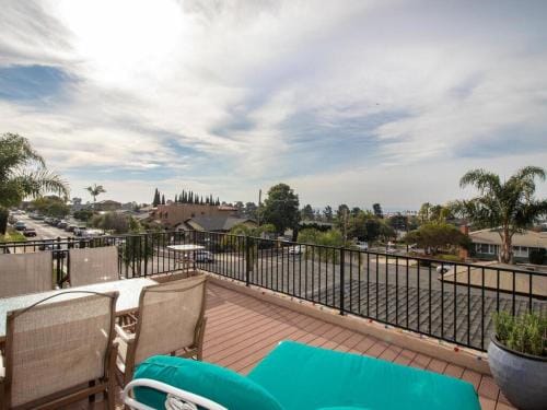 Beachtown Bella 2 bed Ocean View Hotel in Oceanside