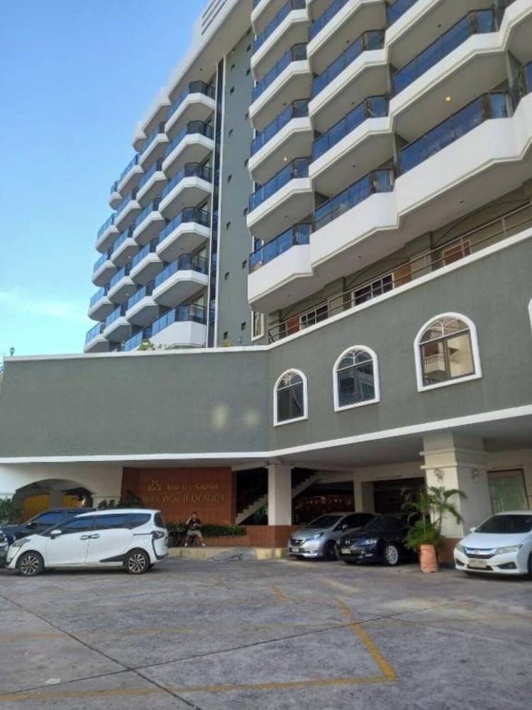 Mike Beach Resort Hotel in Pattaya City
