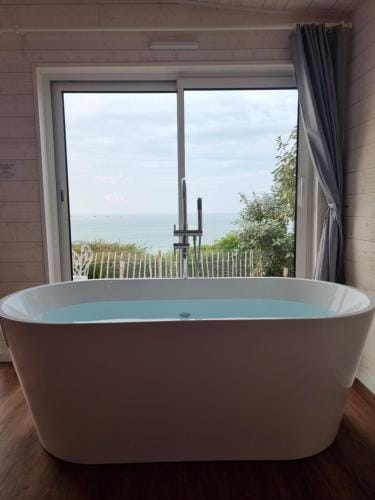 La Bayeuzen - La Mer Lodge in Normandy