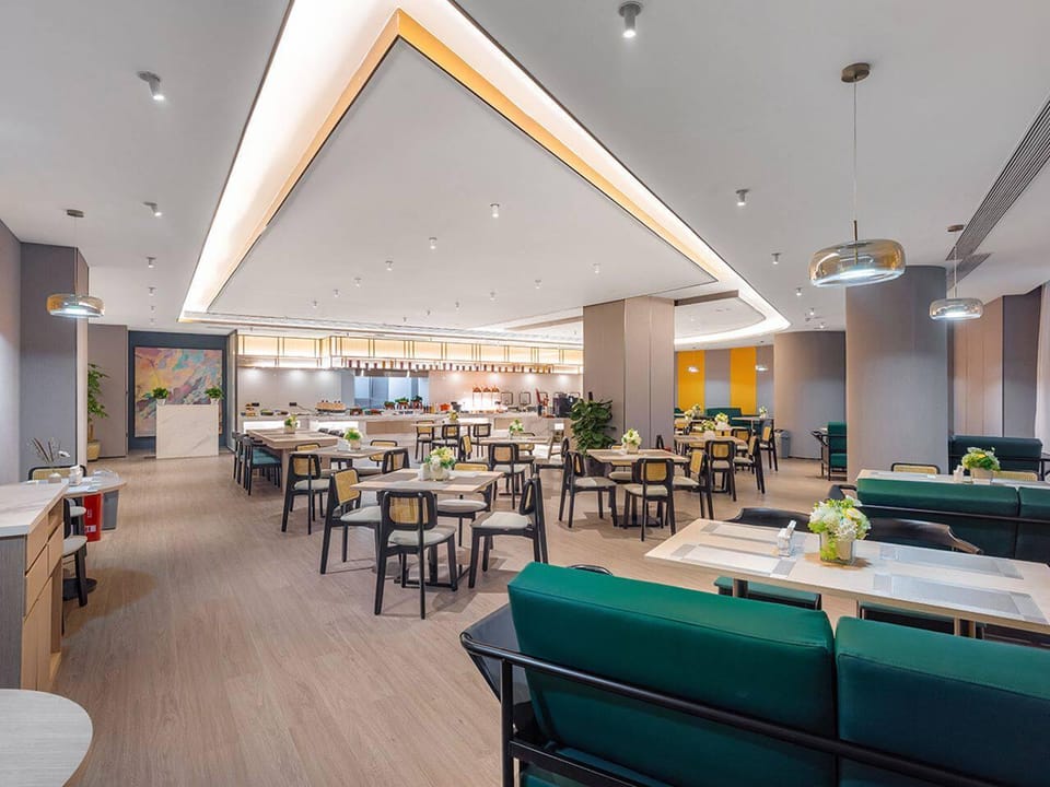 Country Inn & Suites by Radisson Chongqing Jiefangbei Hongya Cave Hotel in China