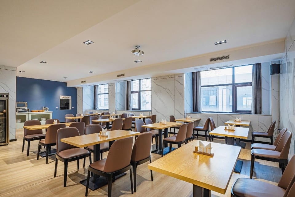 Rezen Kingtown Hotel Jinan West Railway Station International Exhibition Center Hotel in Shandong