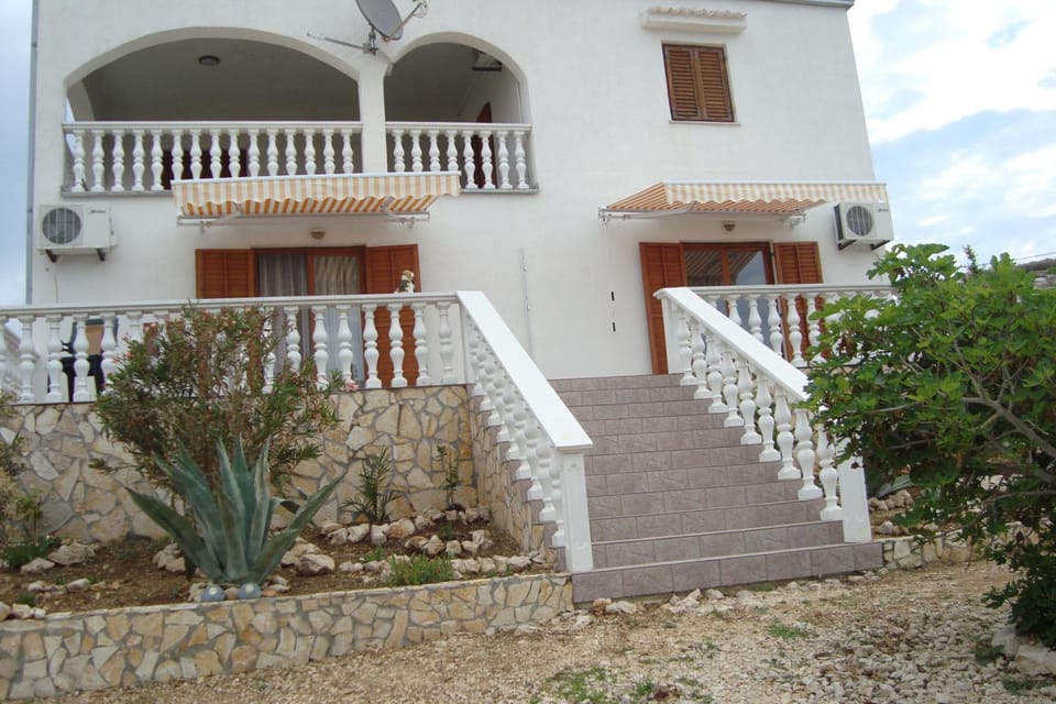 Apartments Kuss Hotel in Novalja