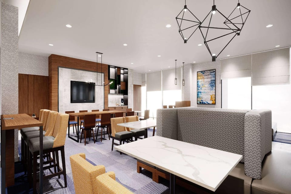 La Quinta Inn & Suites by Wyndham San Antonio at the RIM Hotel in San Antonio