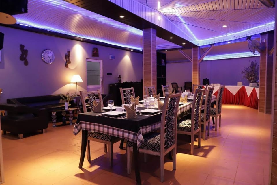 The Nilambara Lake View Hotel in Dambulla