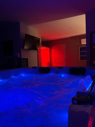 LA VALENTINE Love room GITES DES 3 LAVOIRS Hotel in Switzerland