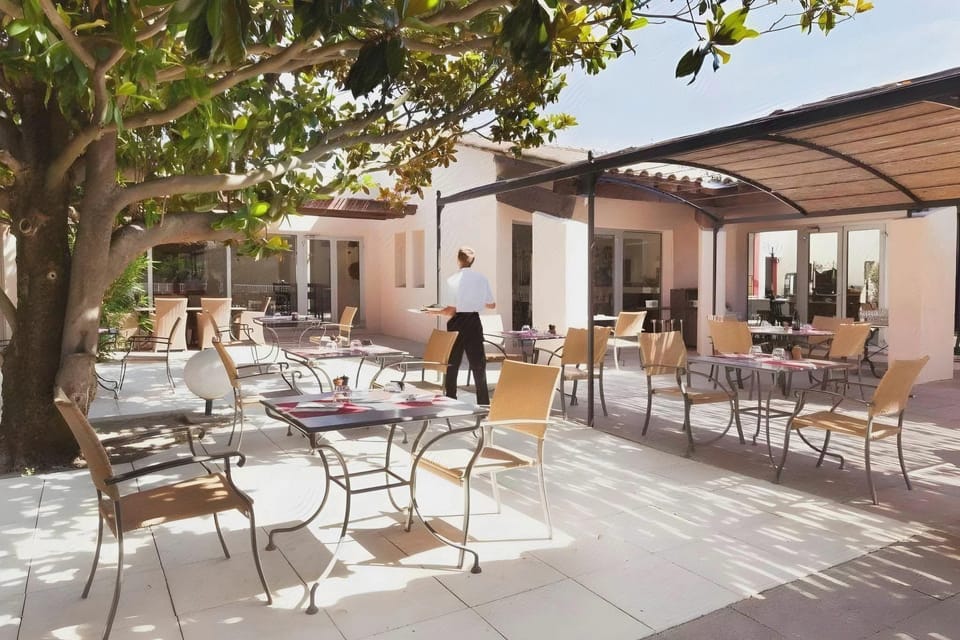GOLDEN TULIP AVIGNON LE PARADOU Hotel in Avignon