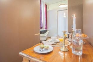 Viavì by Rent All Como Hotel in Como