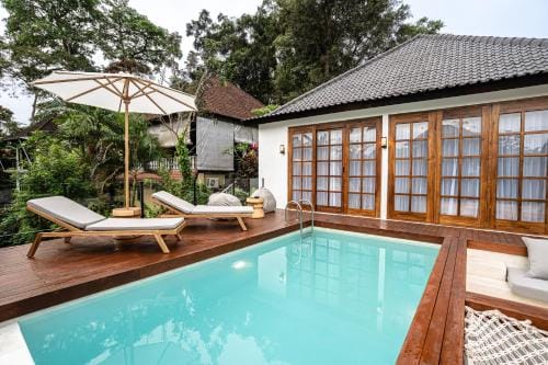 Garden Heights Villa by EVDEkimi - Elegant 3BR Jungle oasis with Hammock Hotel in Abiansemal