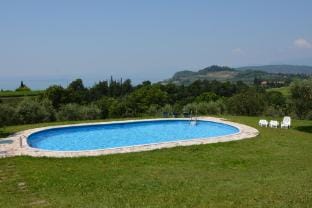 Residence Ai Vigneti With Pool Hotel in Bardolino