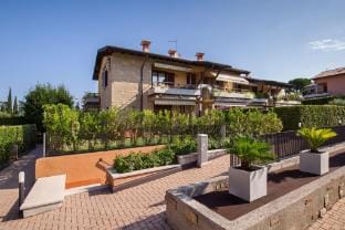 Apartment Smeraldo with Pool Hotel in Lazise