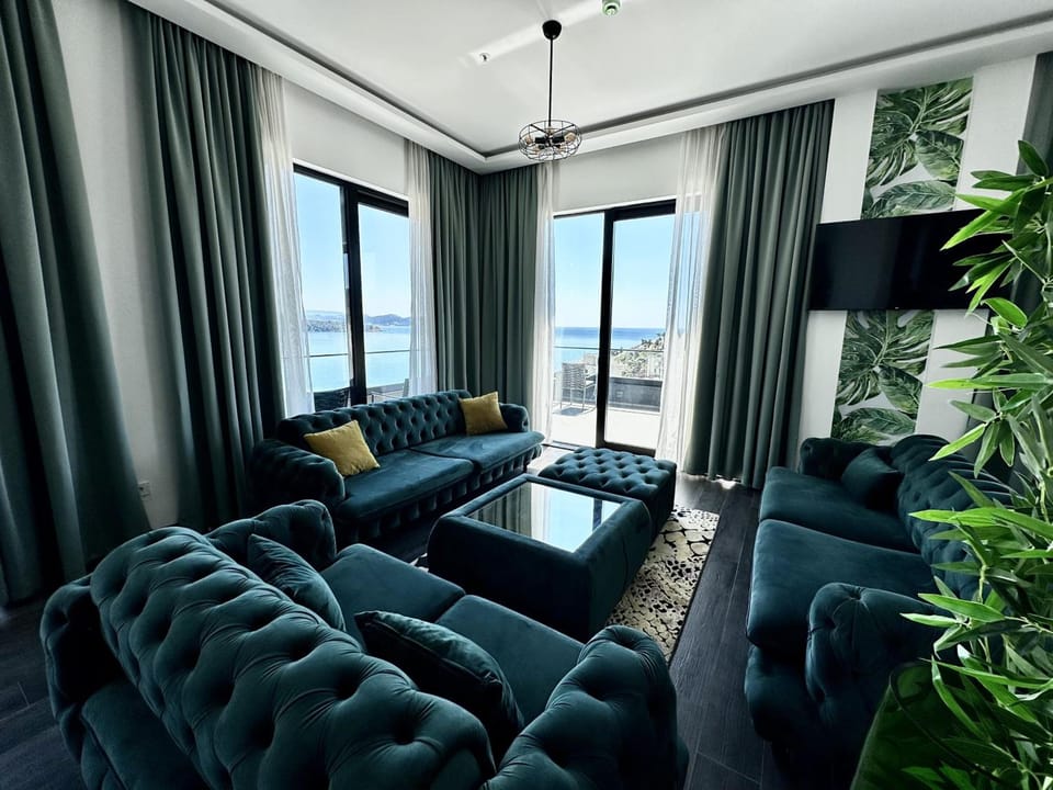 Shared lounge/TV area